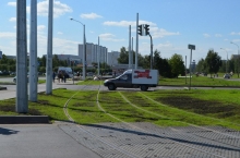 В Набережных Челнах на новых трамвайных рельсах сеют траву